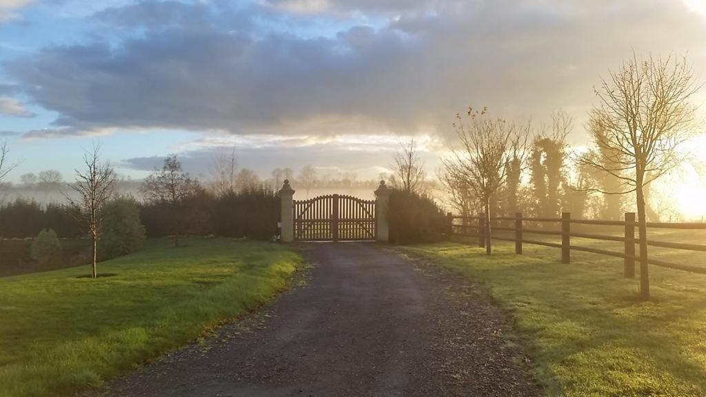 Le Clos Du Bas Courtil Guesthouse B&B Omaha Beach Osmanville ภายนอก รูปภาพ
