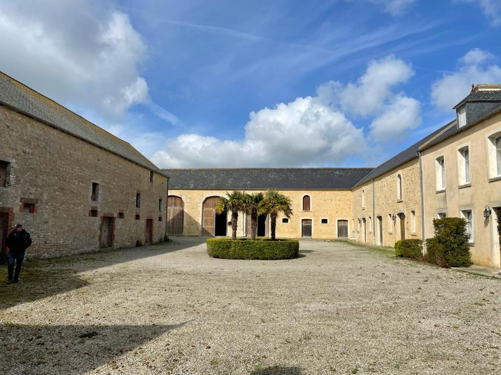 Le Clos Du Bas Courtil Guesthouse B&B Omaha Beach Osmanville ภายนอก รูปภาพ